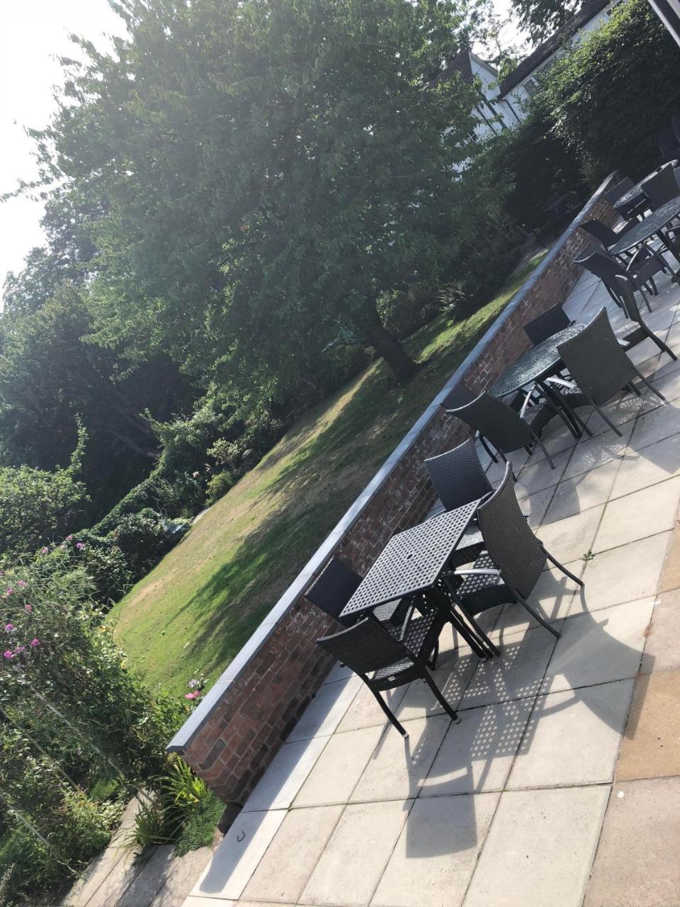 Woodcote Hotel Hooton Exterior foto